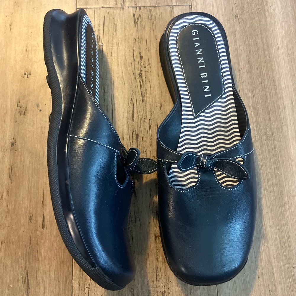 Gianni Bini leather slide stripe insole women’s dark blue shoes! Size 7